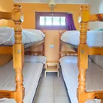 Refugi De L'arp Auberge de jeunesse *