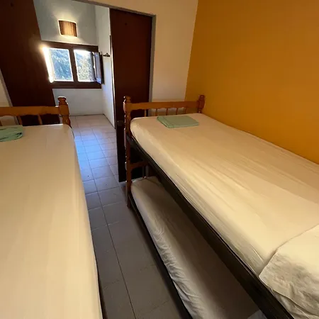 Refugi De L'arp Auberge de jeunesse *